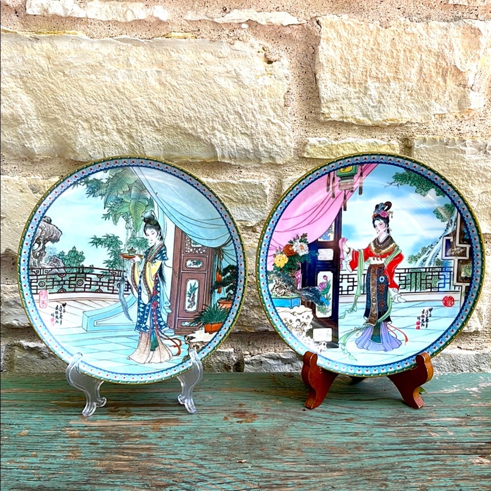 Set of Two Imperial Jingdezhen Porcelain Plates